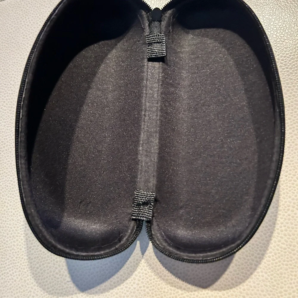 N/A black zippered